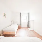 Tolstov - Monteurwohnung - 3 Schlafzimmer - Esszimmer - Kueche - Waschmaschine