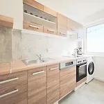 Apartamento Tolstov - Monteurwohnung - 3 Schlafzimmer - Esszimmer - Kueche - Waschmaschine *