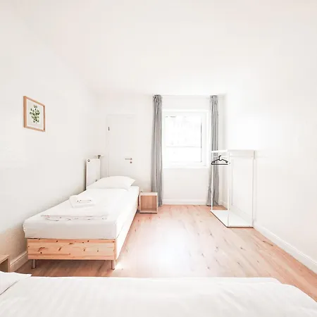 Tolstov - Monteurwohnung - 3 Schlafzimmer - Esszimmer - Kueche - Waschmaschine - 25 Min Zur Messe Dus