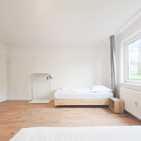 Apartment Tolstov - Monteurwohnung - 3 Schlafzimmer - Esszimmer - Kueche - Waschmaschine - 25 Min Zur Messe Dus