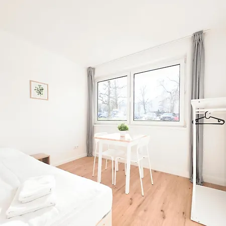 Raj Living - Monteurwohnung - 3 Schlafzimmer - Esszimmer - Kueche - Waschmaschine - 25 Min Zur Messe Dus