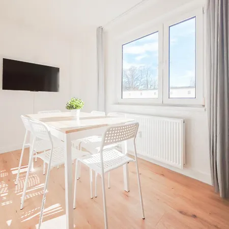 Tolstov - Monteurwohnung - 3 Schlafzimmer - Esszimmer - Kueche - Waschmaschine - 25 Min Zur Messe Dus Apartment *