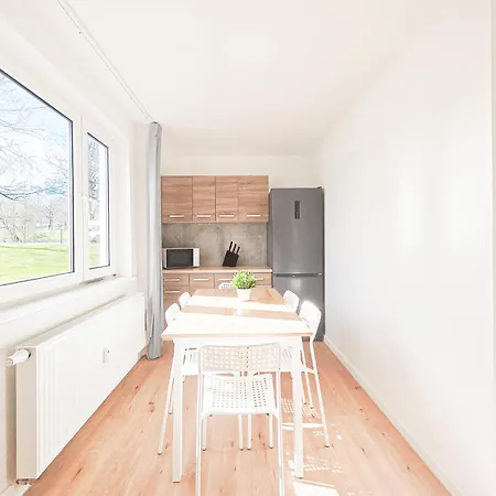 Raj Living - Monteurwohnung - 3 Schlafzimmer - Esszimmer - Kueche - Waschmaschine - 25 Min Zur Messe Dus Heiligenhaus