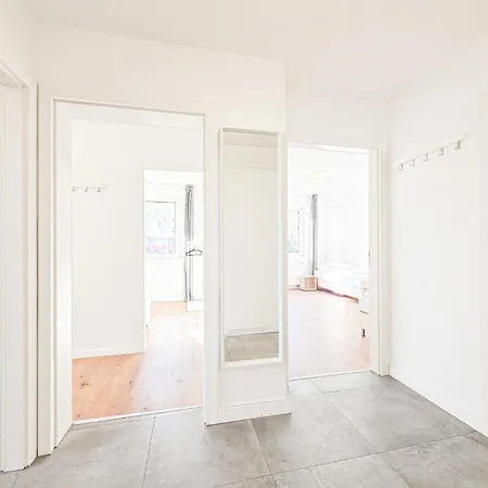 Raj Living - Monteurwohnung - 3 Schlafzimmer - Esszimmer - Kueche - Waschmaschine - 25 Min Zur Messe Dus