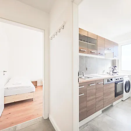 Raj Living - Monteurwohnung - 3 Schlafzimmer - Esszimmer - Kueche - Waschmaschine - 25 Min Zur Messe Dus *
