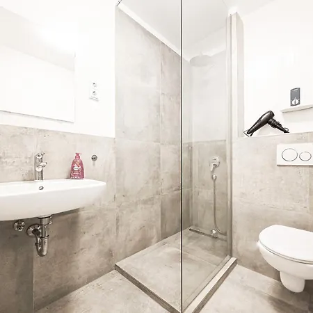 Raj Living - Monteurwohnung - 3 Schlafzimmer - Esszimmer - Kueche - Waschmaschine - 25 Min Zur Messe Dus * Heiligenhaus