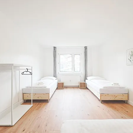 Apartment Tolstov - Monteurwohnung - 3 Schlafzimmer - Esszimmer - Kueche - Waschmaschine - 25 Min Zur Messe Dus *