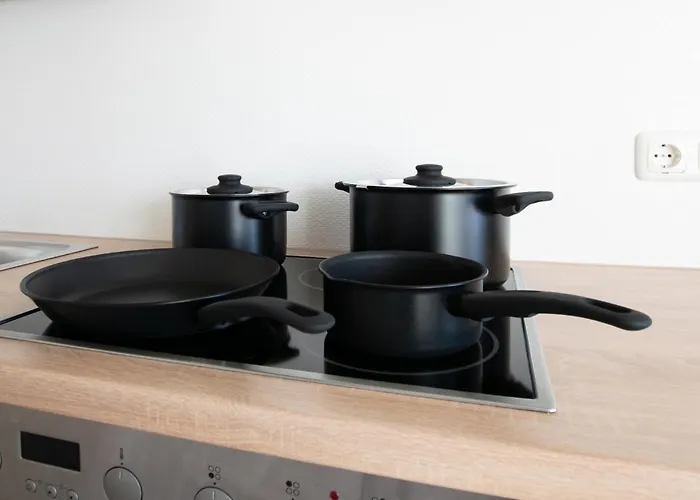 Tolstov - Monteurwohnung - 3 Schlafzimmer - Esszimmer - Kueche - Waschmaschine - 25 Min Zur Messe Dus شقة هايليغينهاوس