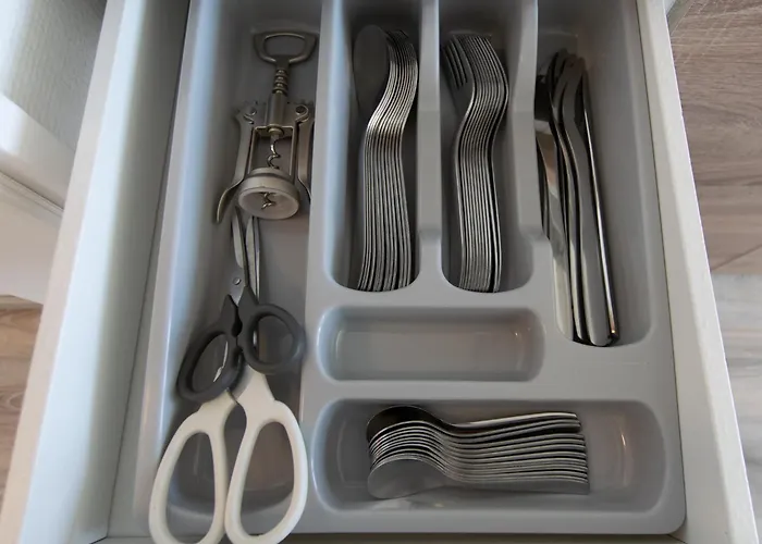 Tolstov - Monteurwohnung - 3 Schlafzimmer - Esszimmer - Kueche - Waschmaschine - 25 Min Zur Messe Dus شقة