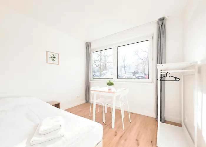 Tolstov - Monteurwohnung - 3 Schlafzimmer - Esszimmer - Kueche - Waschmaschine - 25 Min Zur Messe Dus