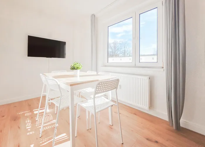 Tolstov - Monteurwohnung - 3 Schlafzimmer - Esszimmer - Kueche - Waschmaschine - 25 Min Zur Messe Dus شقة *