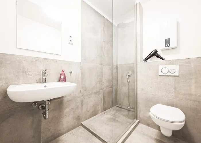 Tolstov - Monteurwohnung - 3 Schlafzimmer - Esszimmer - Kueche - Waschmaschine - 25 Min Zur Messe Dus * هايليغينهاوس