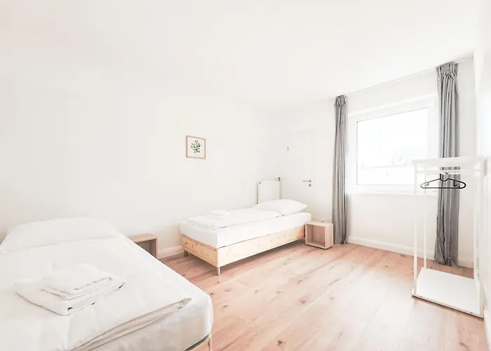 Tolstov - Monteurwohnung - 3 Schlafzimmer - Esszimmer - Kueche - Waschmaschine - 25 Min Zur Messe Dus